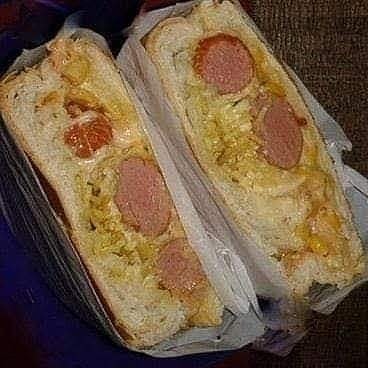 Hot Dog artesanal do Carlão, corte fechado mostrando o recheio